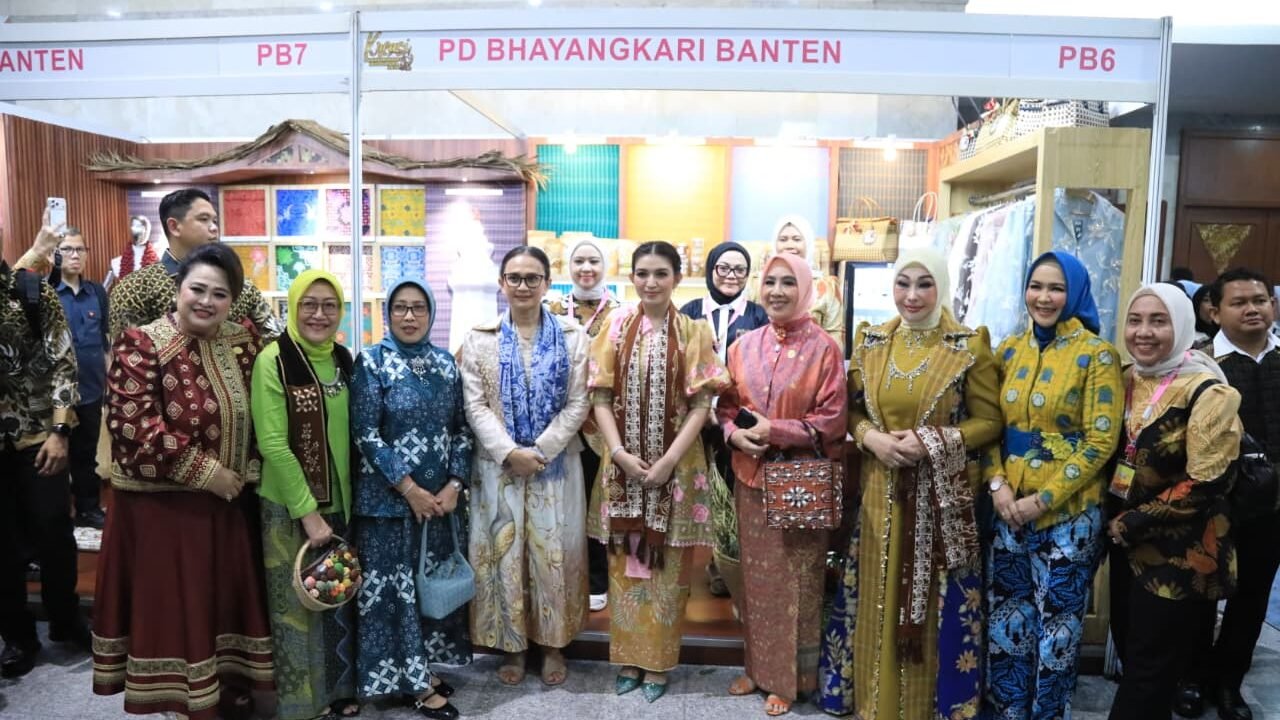 Ketua Umum Seruni Kabinet Merah Putih Selvi Gibran Buka Bazar Kreasi Bhayangkari Nusantara 2026, Dorong UMKM Naik Kelas