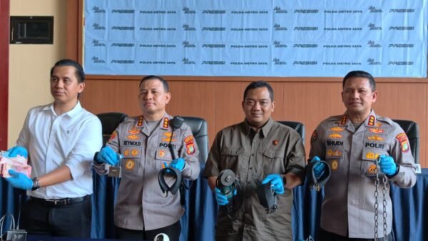 Dirreskrimum Polda Metro Jaya Kombes Pol Imam Imanuddin dalam rilis perkara Percetakan Mau Print di Polres Metro Jakarta Pusat, Jumat, 26 Juni 2026.