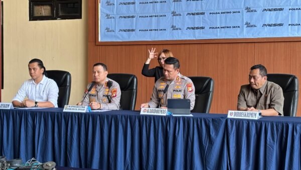 Kasat Reskrim Polres Metro Jakarta Pusat AKBP Roby Heri Saputra dalam rilis perkara Percetakan Mau Print di Polres Metro Jakarta Pusat, Jumat, 26 Juni 2026.