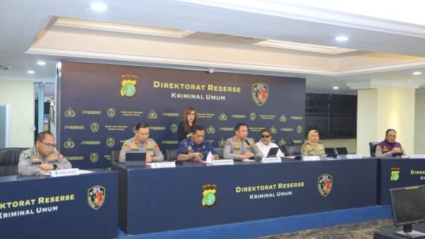 Kabid Dokkes Polda Metro Jaya Kombes Pol dr. Martinus Ginting, Sp.P. dalam konferensi pers perkembangan penanganan perkara Percetakan Mau Print di Polda Metro Jaya, Jumat, 3 Juli 2026.