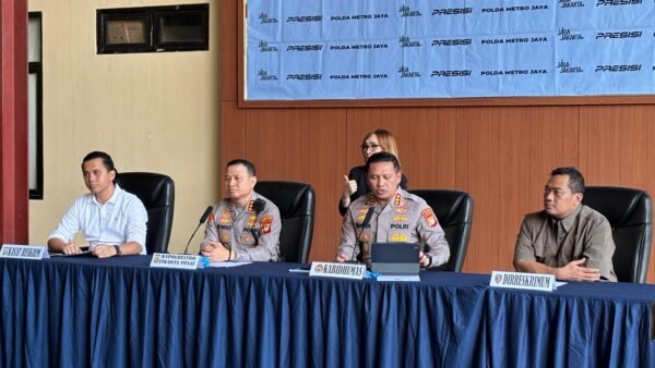 Kabidhumas Polda Metro Jaya Kombes Pol Budi Hermanto dalam rilis perkara Percetakan Mau Print di Polres Metro Jakarta Pusat, Jumat, 26 Juni 2026.