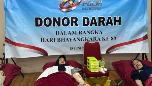 Kegiatan donor darah Polda Metro Jaya dalam rangka Hari Bhayangkara ke-80 di Aula Lantai 2 Biddokkes Polda Metro Jaya
