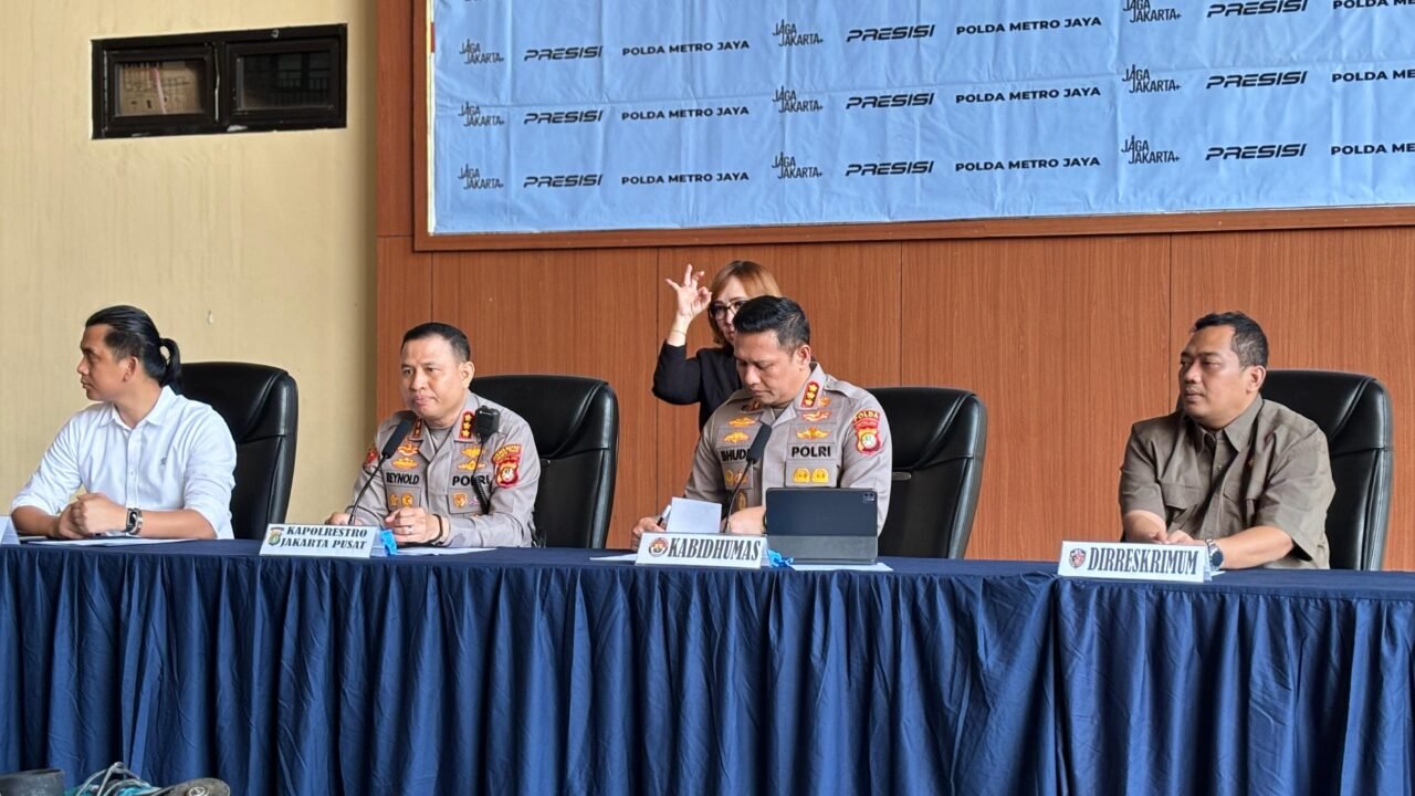 Kasat Reskrim Polres Metro Jakarta Pusat AKBP Roby Heri Saputra dalam rilis perkara Percetakan Mau Print di Polres Metro Jakarta Pusat, Jumat, 26 Juni 2026.