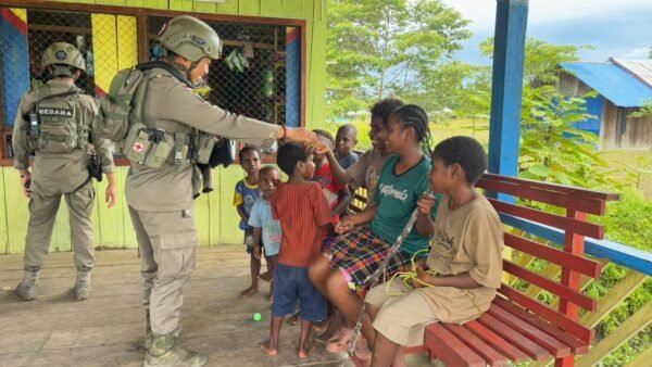 Langkah Kecil, Rasa Aman yang Besar: Patroli Humanis Satgas Ops Damai Cartenz Hangatkan Kenyam*