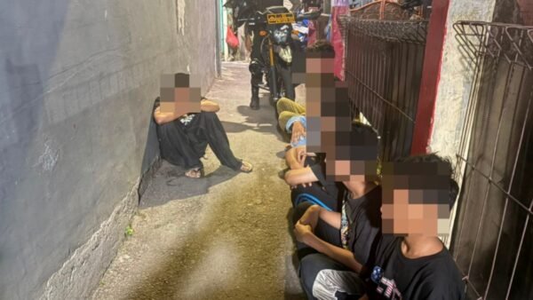 Brimob Polda Metro Jaya Cegah Tawuran di Cipayung, Sita Besi Tajam hingga Balok Dan 8 Pemuda Diamankan