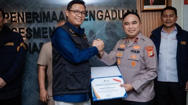 Dirjen Pajak Beri Penghargaan kepada Polda Metro Jaya atas Pengungkapan Sindikat Meterai Palsu