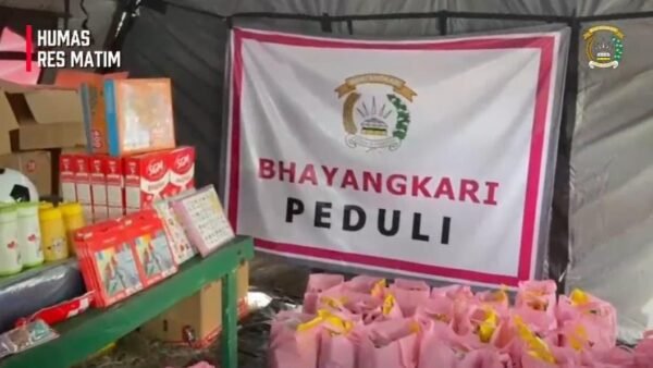 Bhayangkari Peduli, Berikan Bantuan dan Trauma Healing bagi Warga Terdampak Gempa di Manggarai Timur