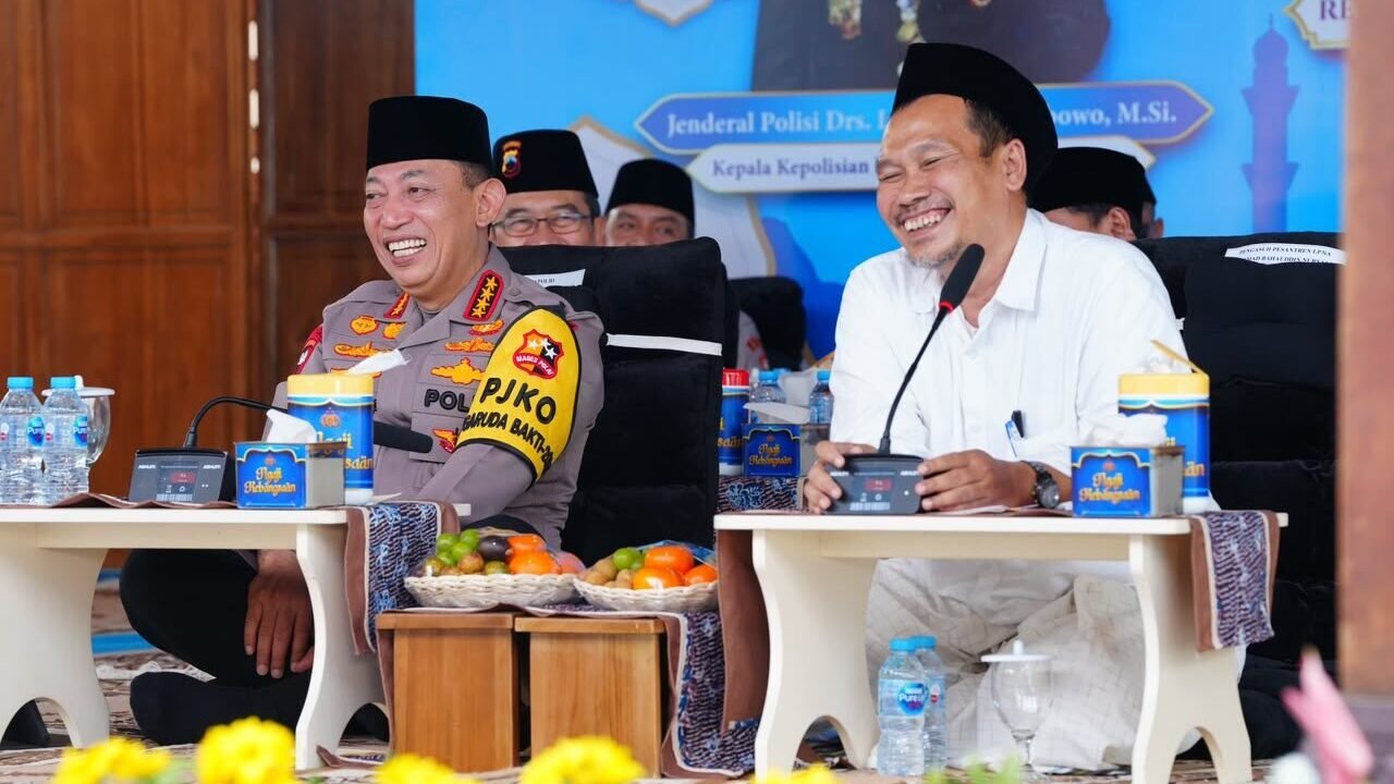 Ngaji Gus Baha Satukan Santri dan Jajaran Polri Se-Indonesia, 42 Ribu Peserta Gaungkan Semangat Kebangsaan