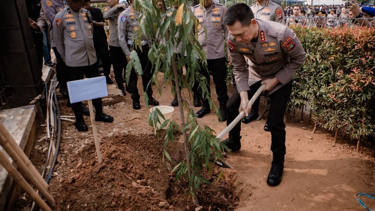 Gaungkan Green Policing, Kapolda Metro Jaya Ajak Personel Peduli Lingkungan
